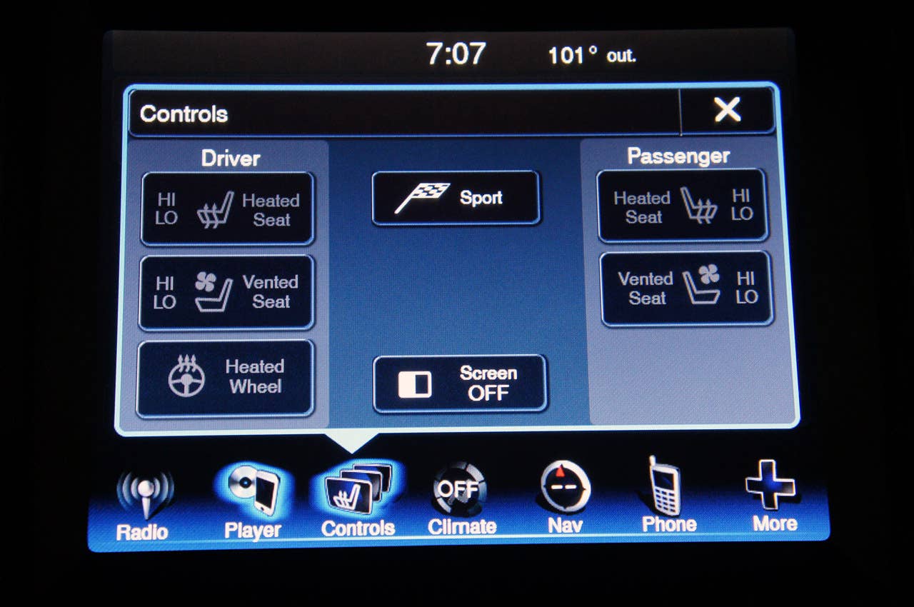 2012 Chrysler 300 SRT8 multimedia display