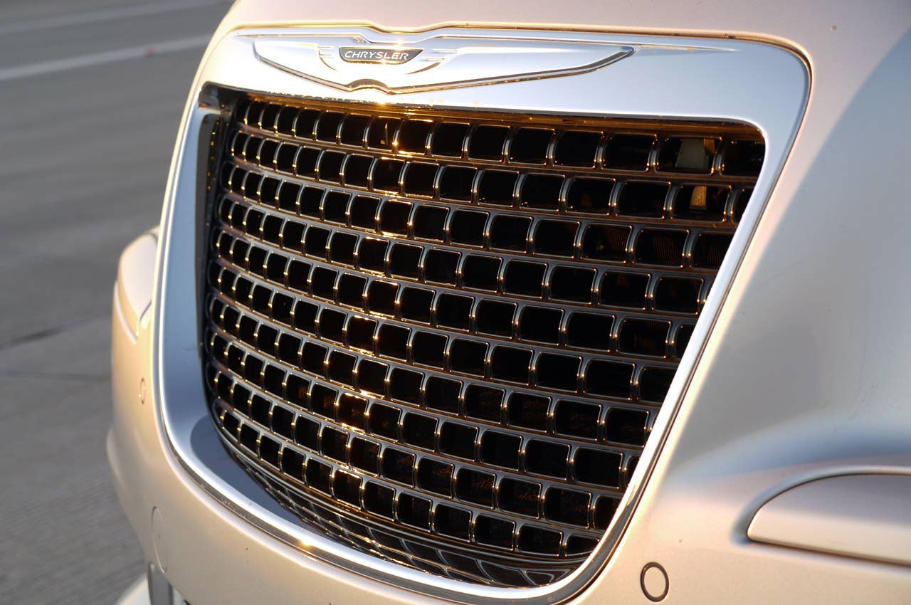 2012 Chrysler 300 SRT8 grille