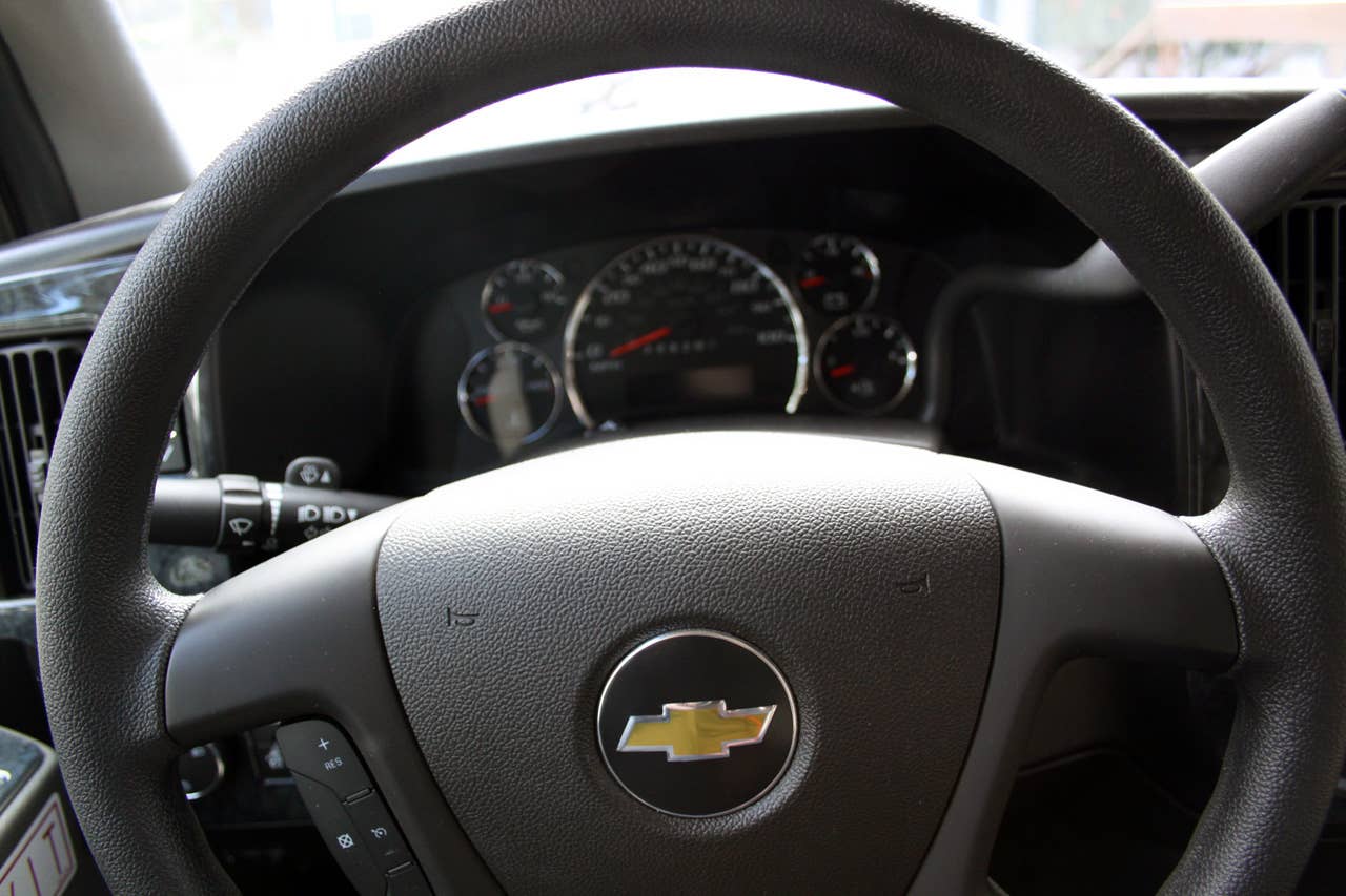 2011 Airstream Avenue steering wheel