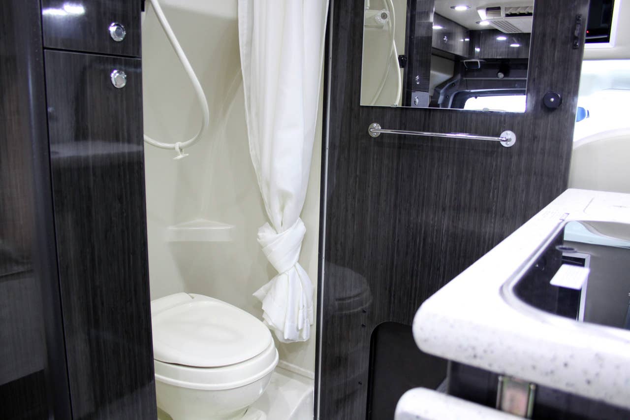 2011 Airstream Avenue bathroom