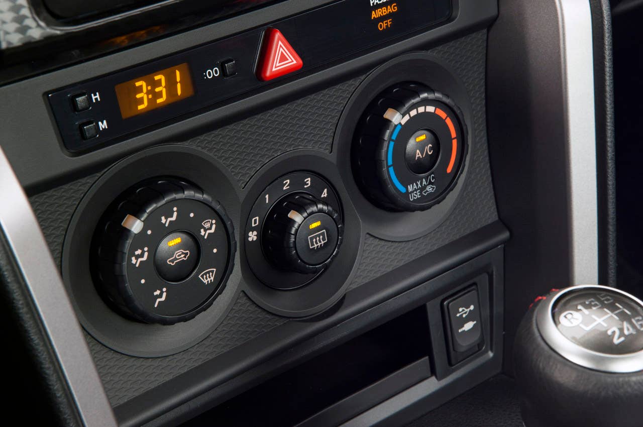 2013 Scion FR-S climate controls