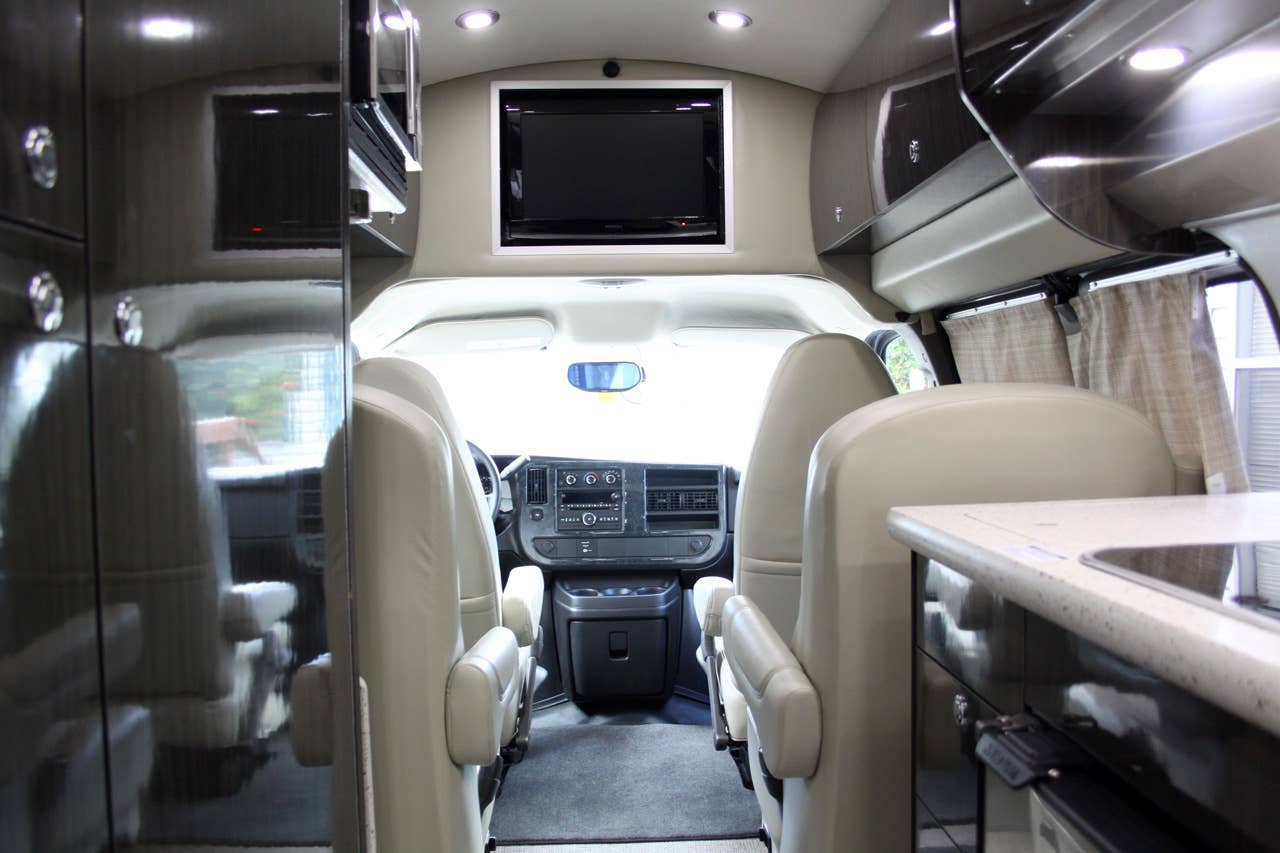 2011 Airstream Avenue interior
