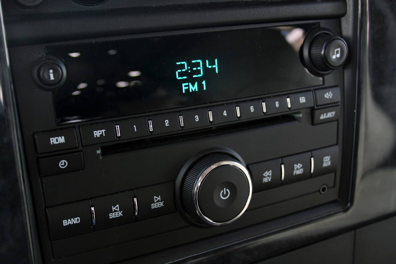 2011 Airstream Avenue audio controls