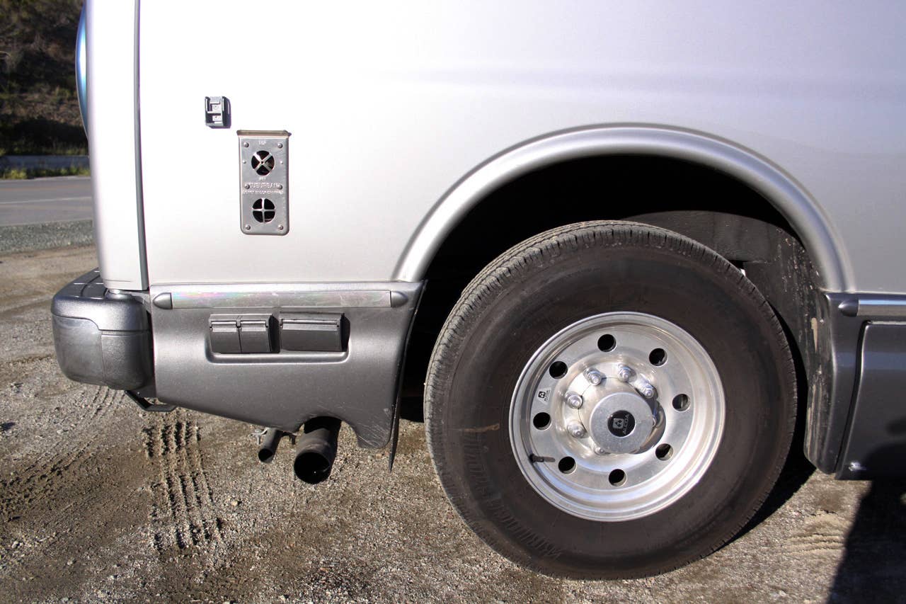 2011 Airstream Avenue side detail