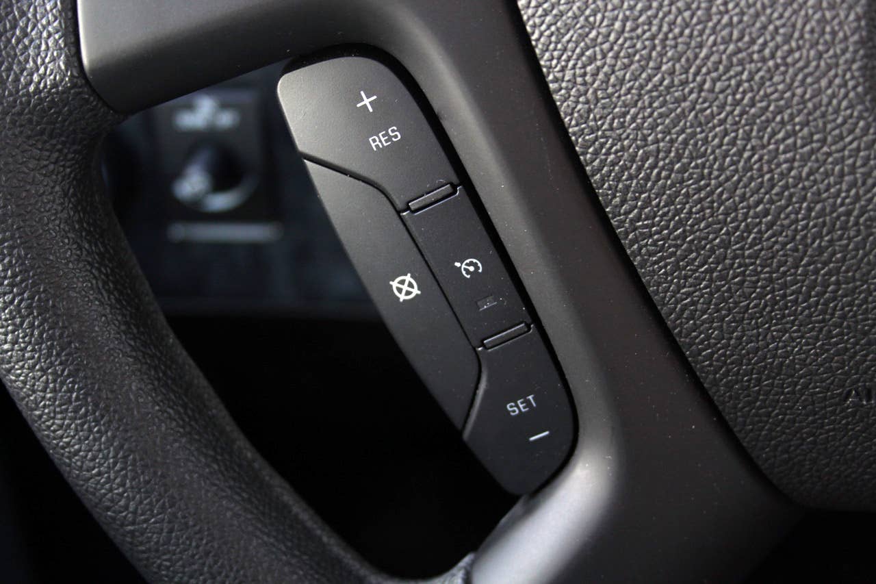 2011 Airstream Avenue steering wheel controls