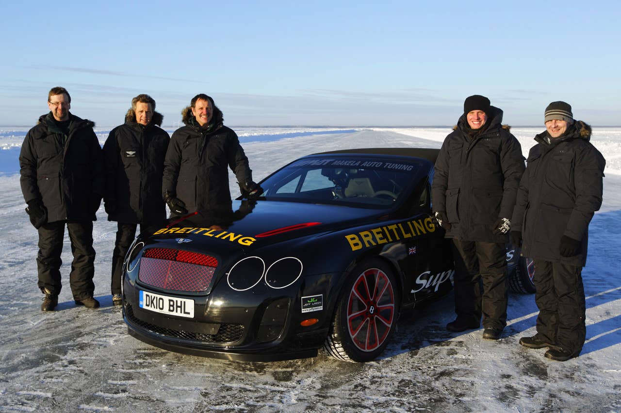 Bentley team celebrates record (left to right– Ashley Mason, Wolfgang Dürheimer, Brian Gush, Steven Burdett and Darren Jones).
