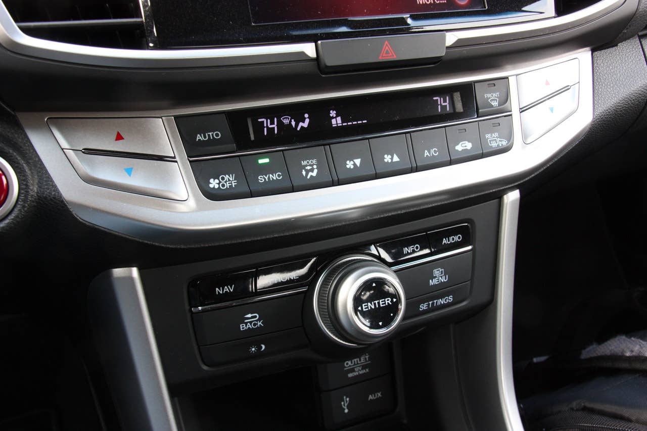 2013 Honda Accord Coupe center console