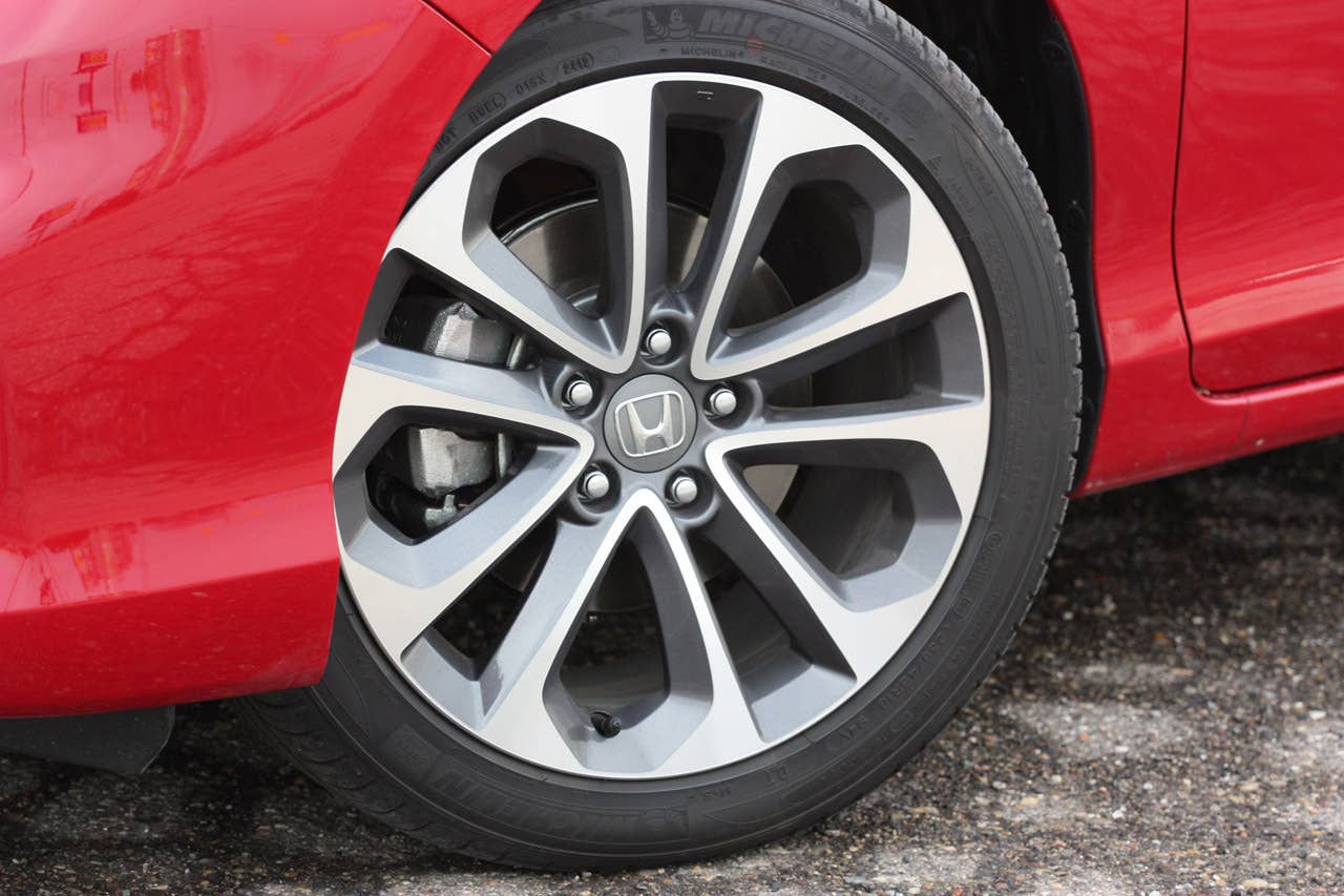 2013 Honda Accord Coupe 18-inch alloy wheel
