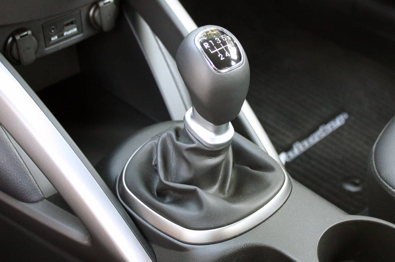 2012 Hyundai Veloster shifter