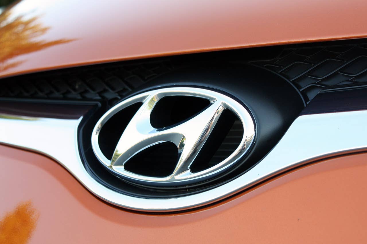 2012 Hyundai Veloster logo