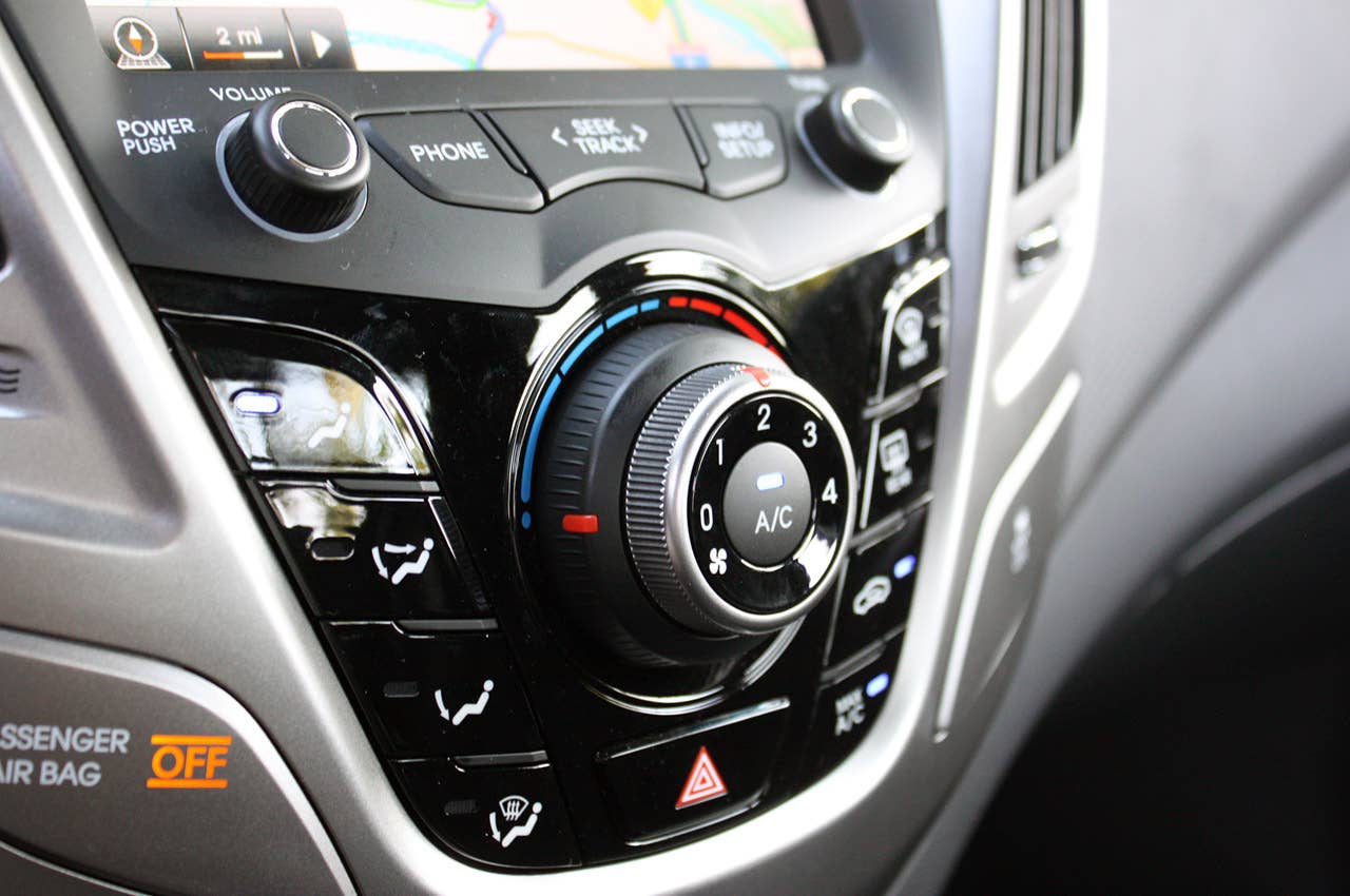 2012 Hyundai Veloster climate controls