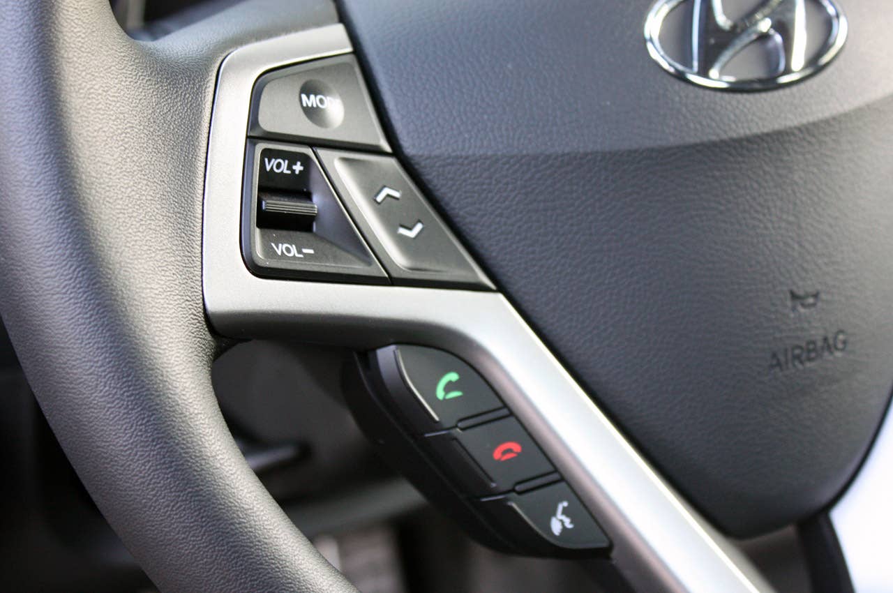 2012 Hyundai Veloster steering wheel controls