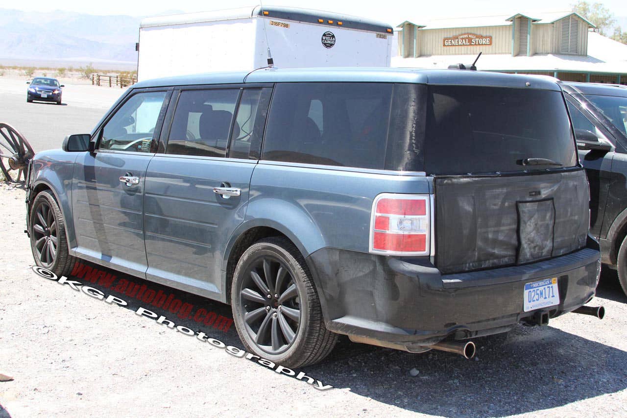 Ford Flex Facelift Spy Photos rear 3/4