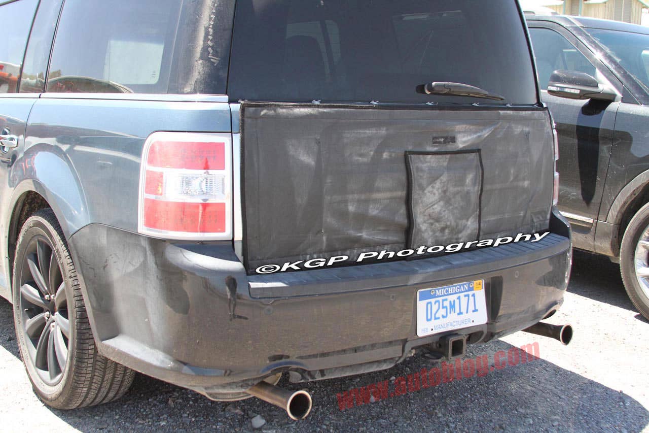 Ford Flex Facelift Spy Photos rear valance