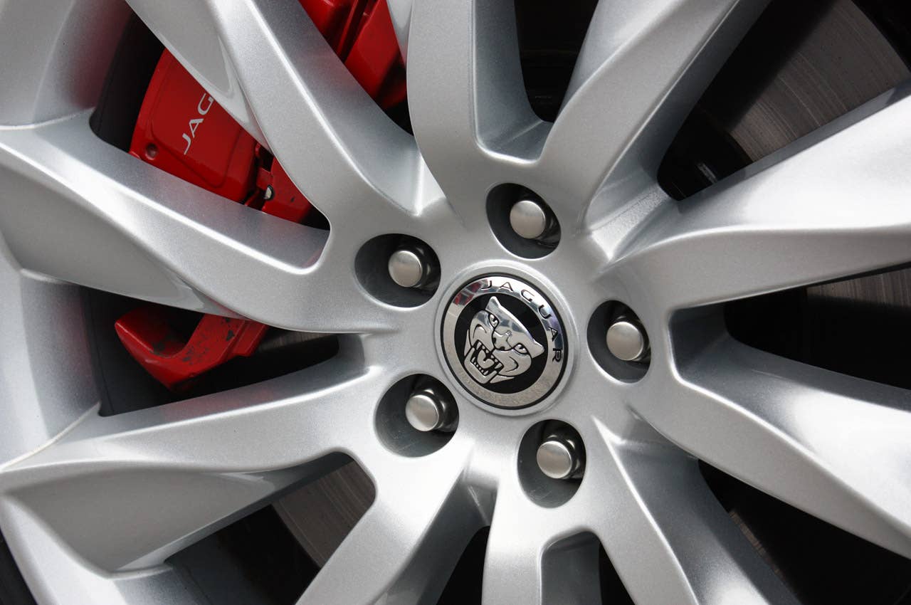 2014 Jaguar F-Type wheel detail