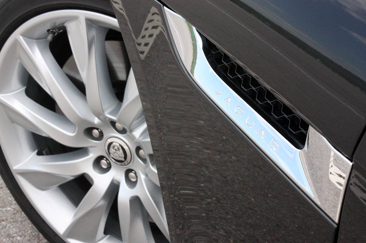 2014 Jaguar F-Type side vent