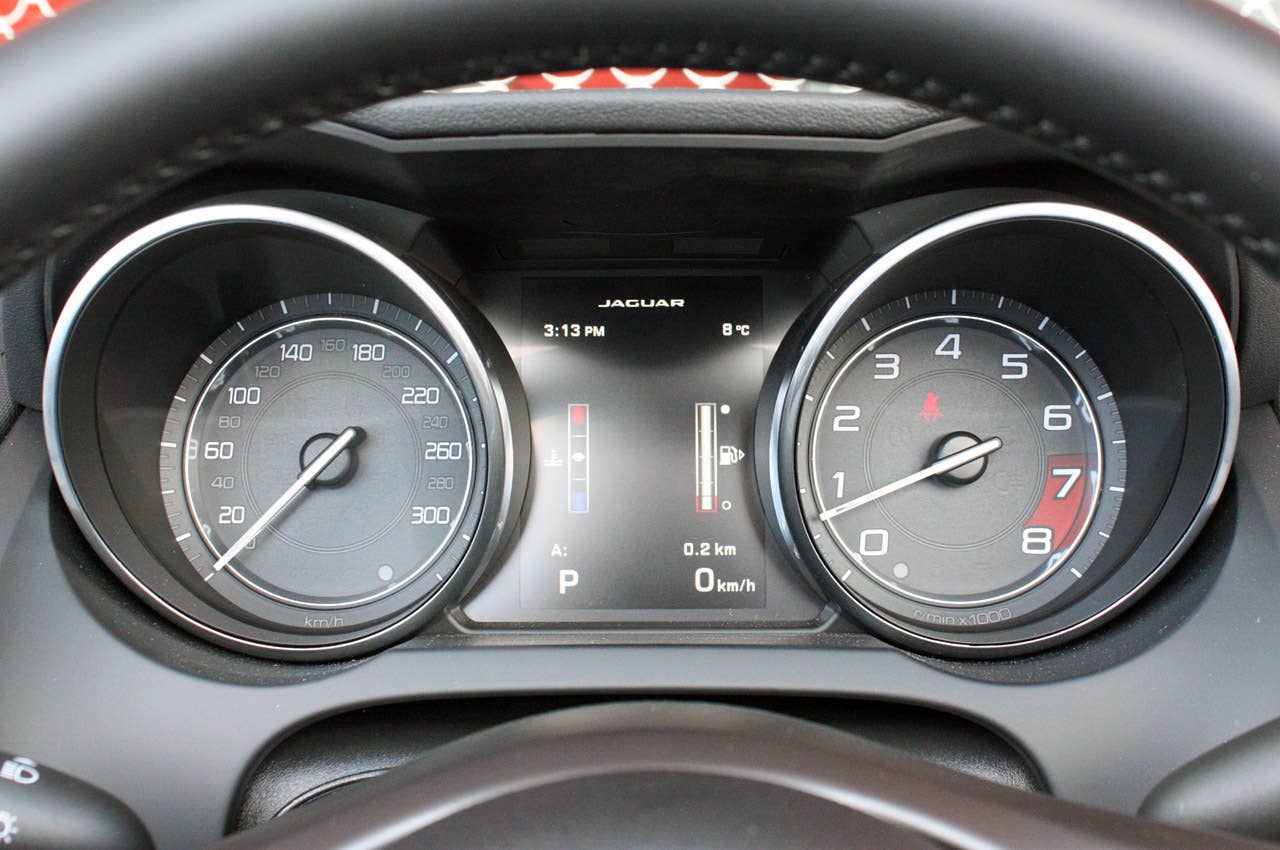 2014 Jaguar F-Type gauges