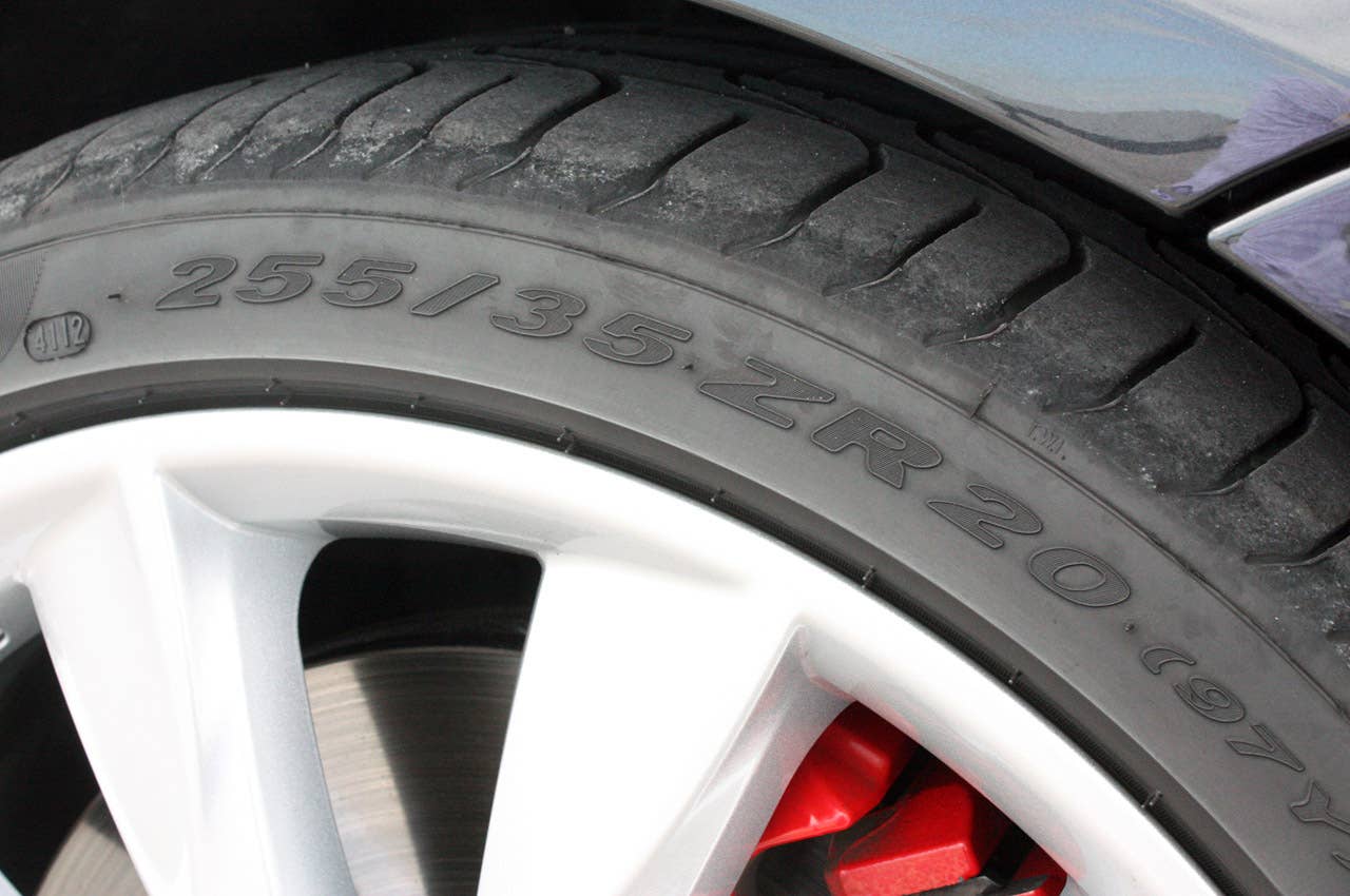 2014 Jaguar F-Type tire
