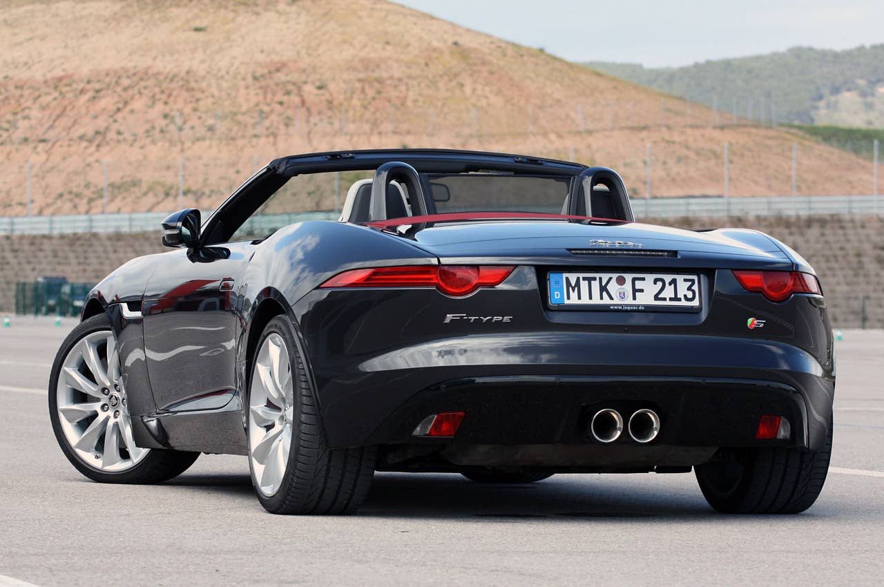2014 Jaguar F-Type rear 3/4 view