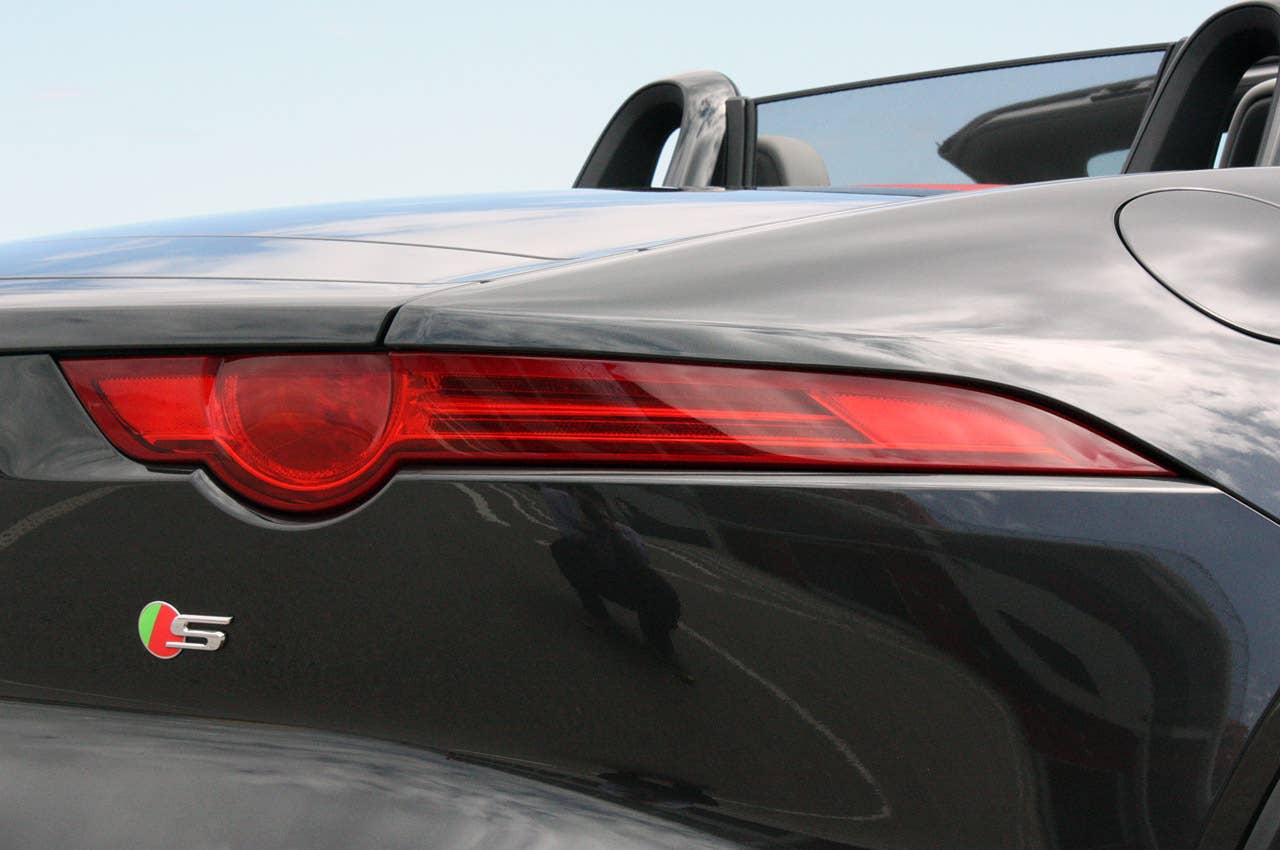 2014 Jaguar F-Type taillight