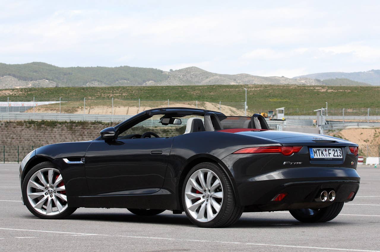 2014 Jaguar F-Type rear 3/4 view