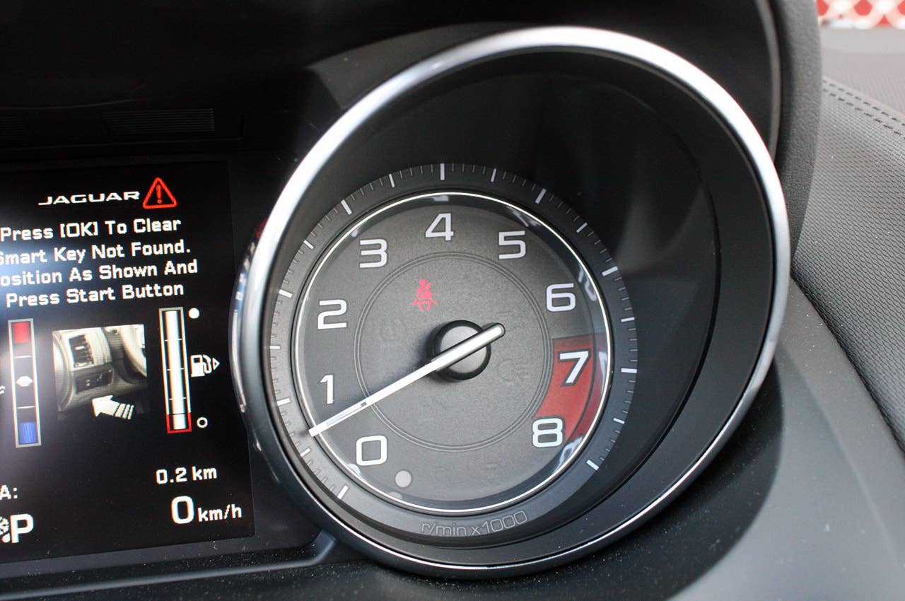 2014 Jaguar F-Type tachometer