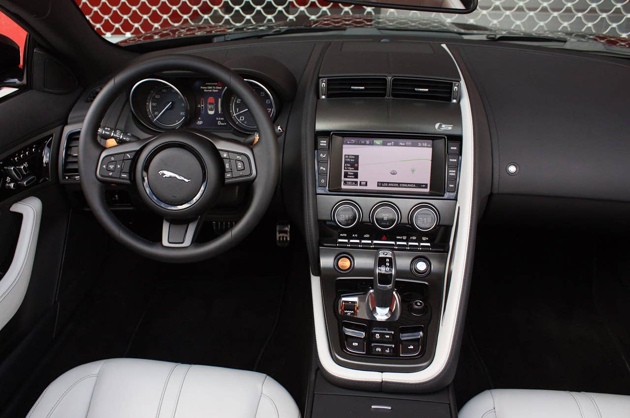 2014 Jaguar F-Type interior