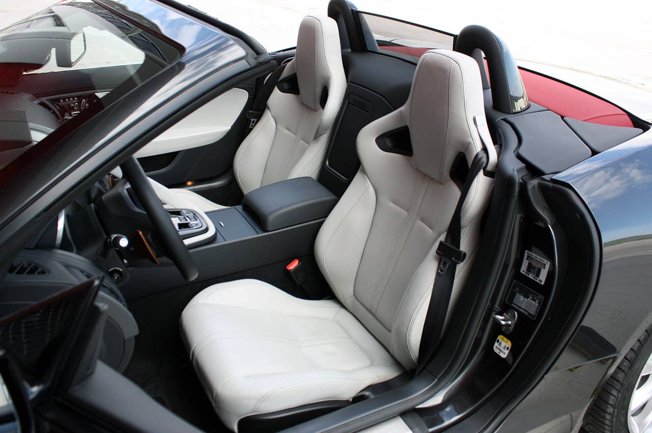 2014 Jaguar F-Type seats