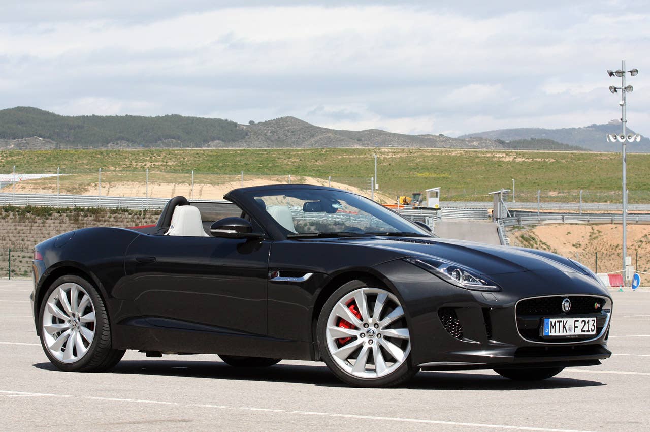2014 Jaguar F-Type front 3/4 view