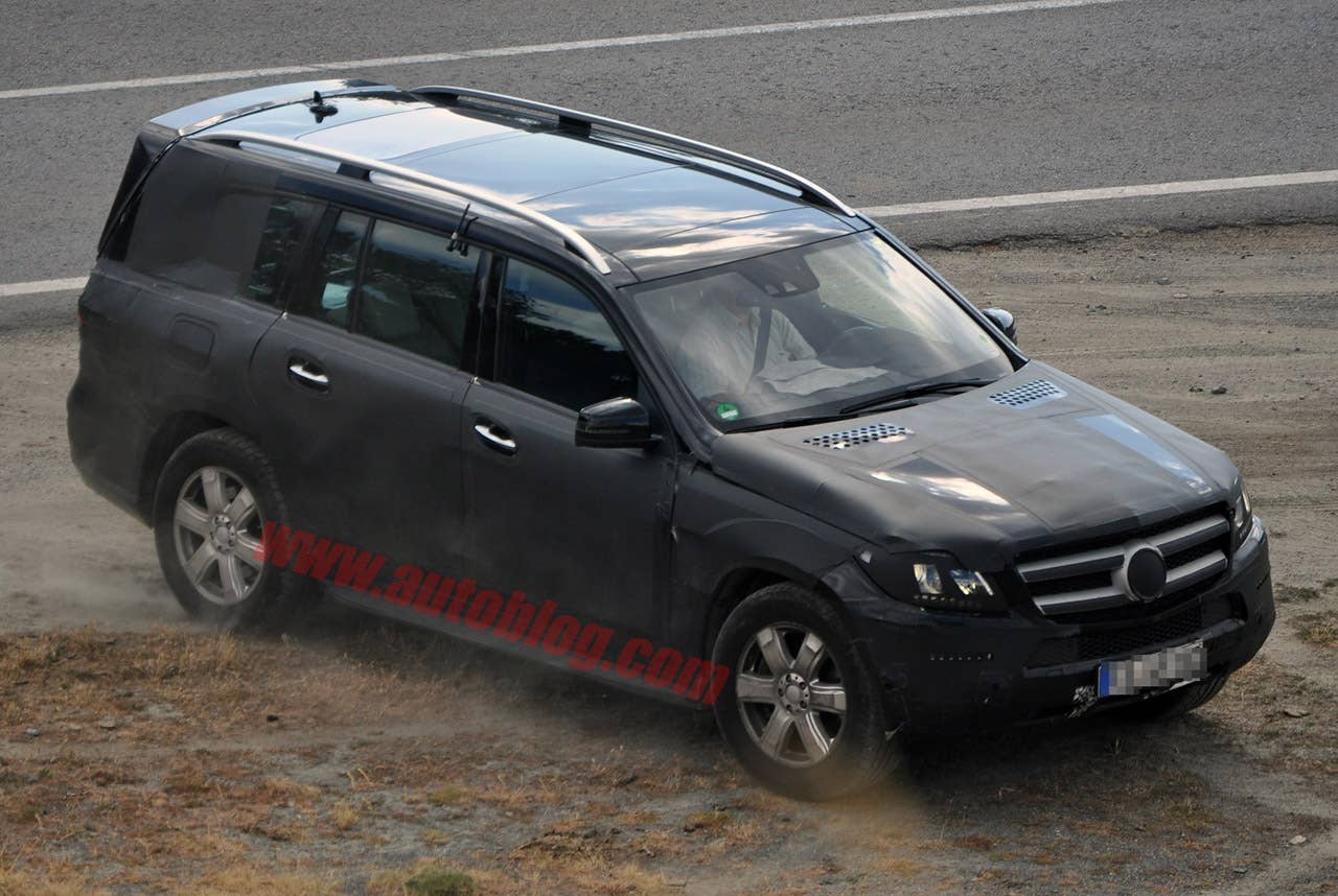 Mercedes-Benz GL: Spy Shots