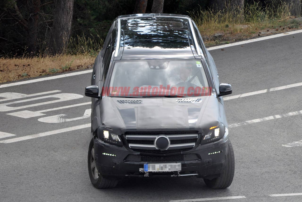 Mercedes-Benz GL: Spy Shots