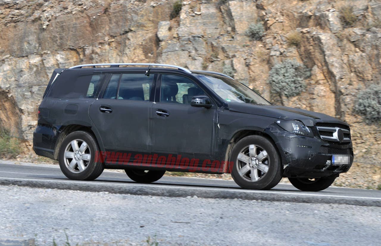 Mercedes-Benz GL: Spy Shots