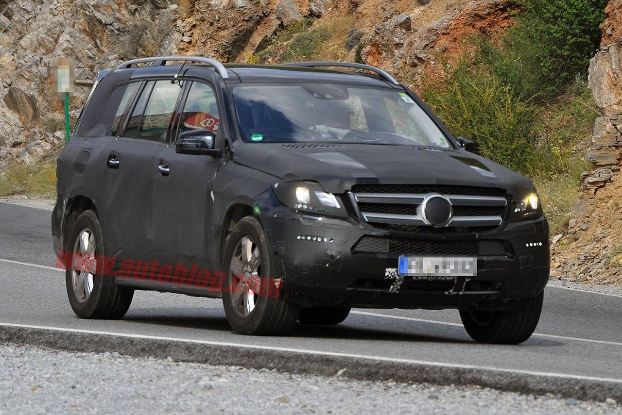 Mercedes-Benz GL: Spy Shots