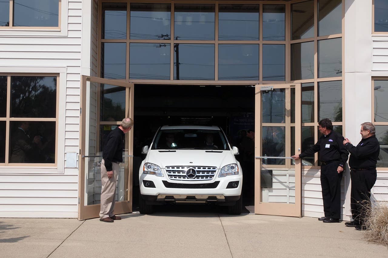 Amp Electric Mercedes-Benz ML350 introduction