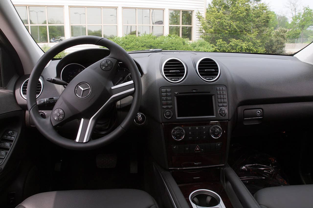 Amp Electric Mercedes-Benz ML350 interior