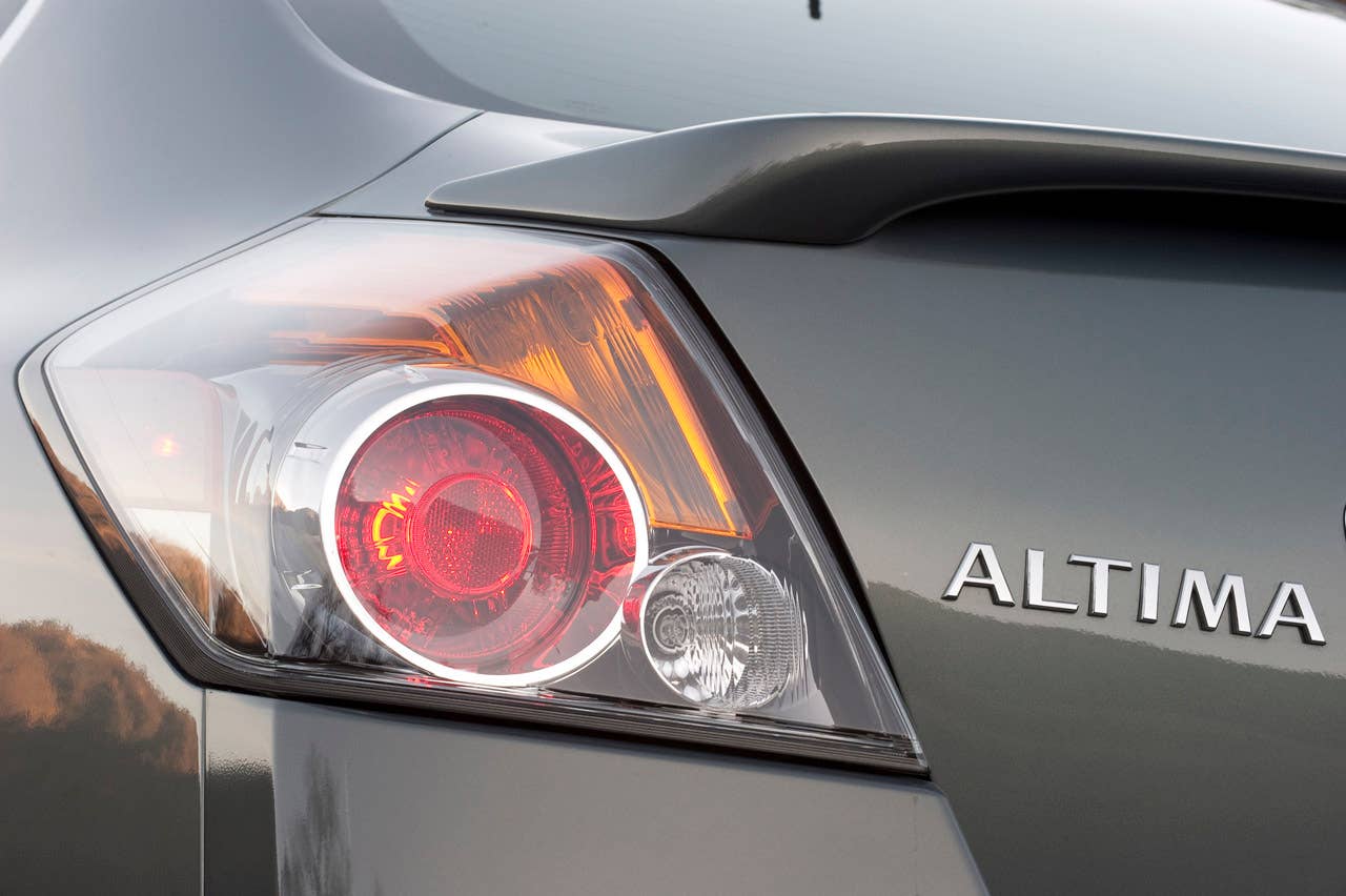 Nissan Altima Hybrid, 2010
