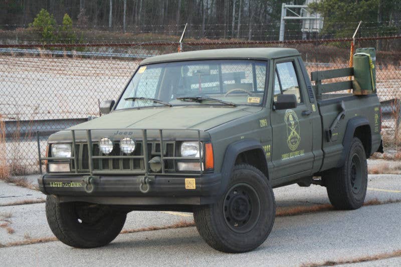 Zombie 1988 Jeep Comanche Pioneer front 3/4