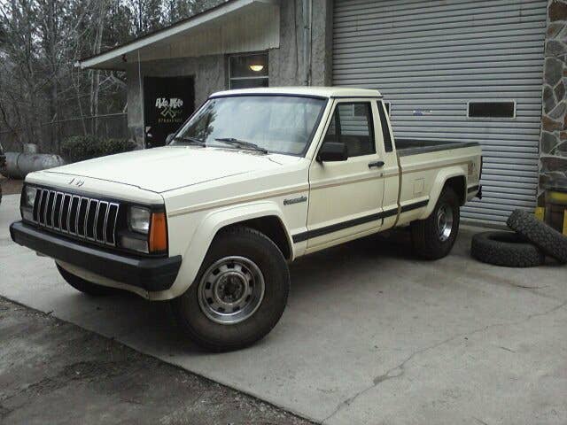 Zombie 1988 Jeep Comanche Pioneer front 3/4