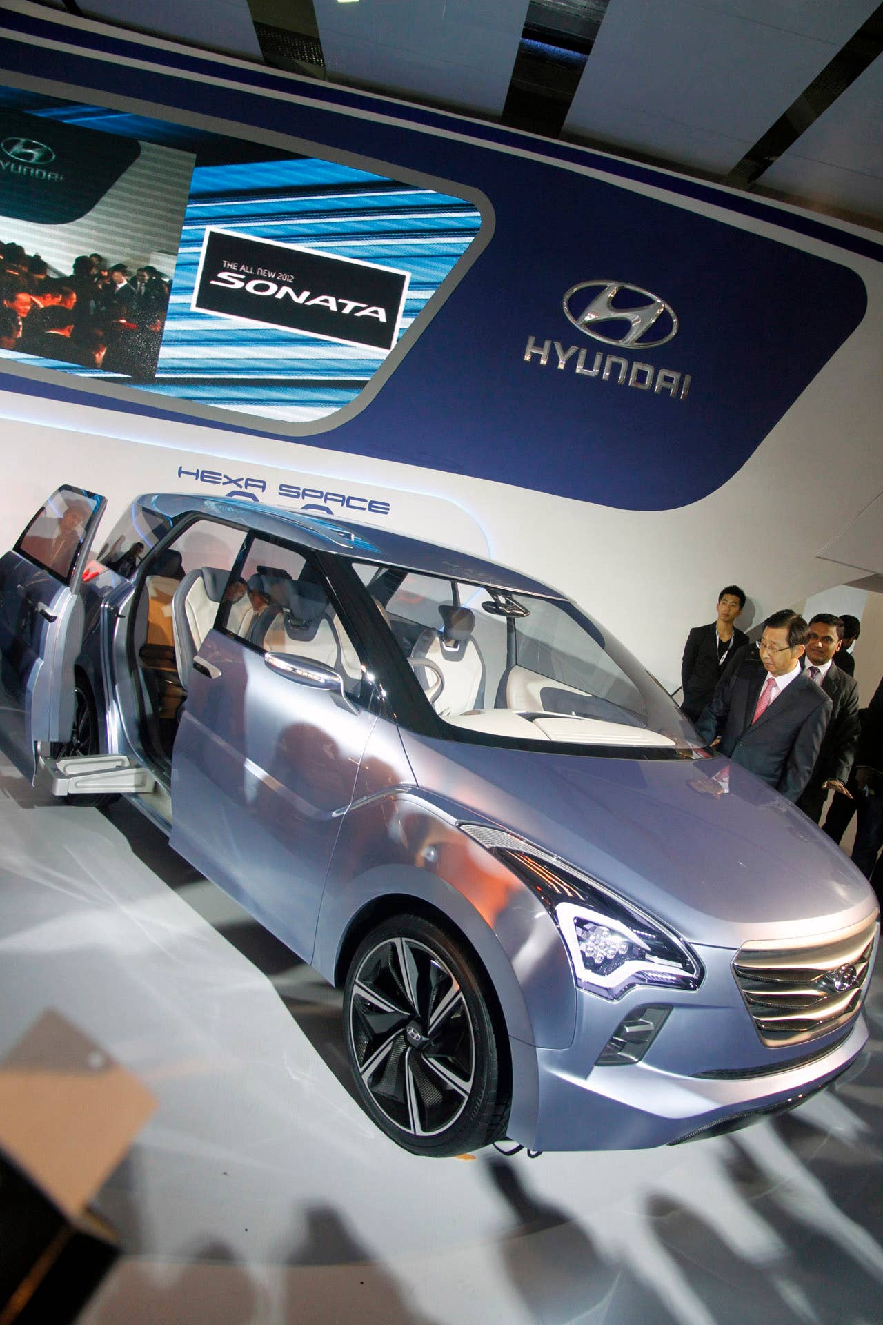 Hyundai Hexa Space/HND-7 Concept front 3/4