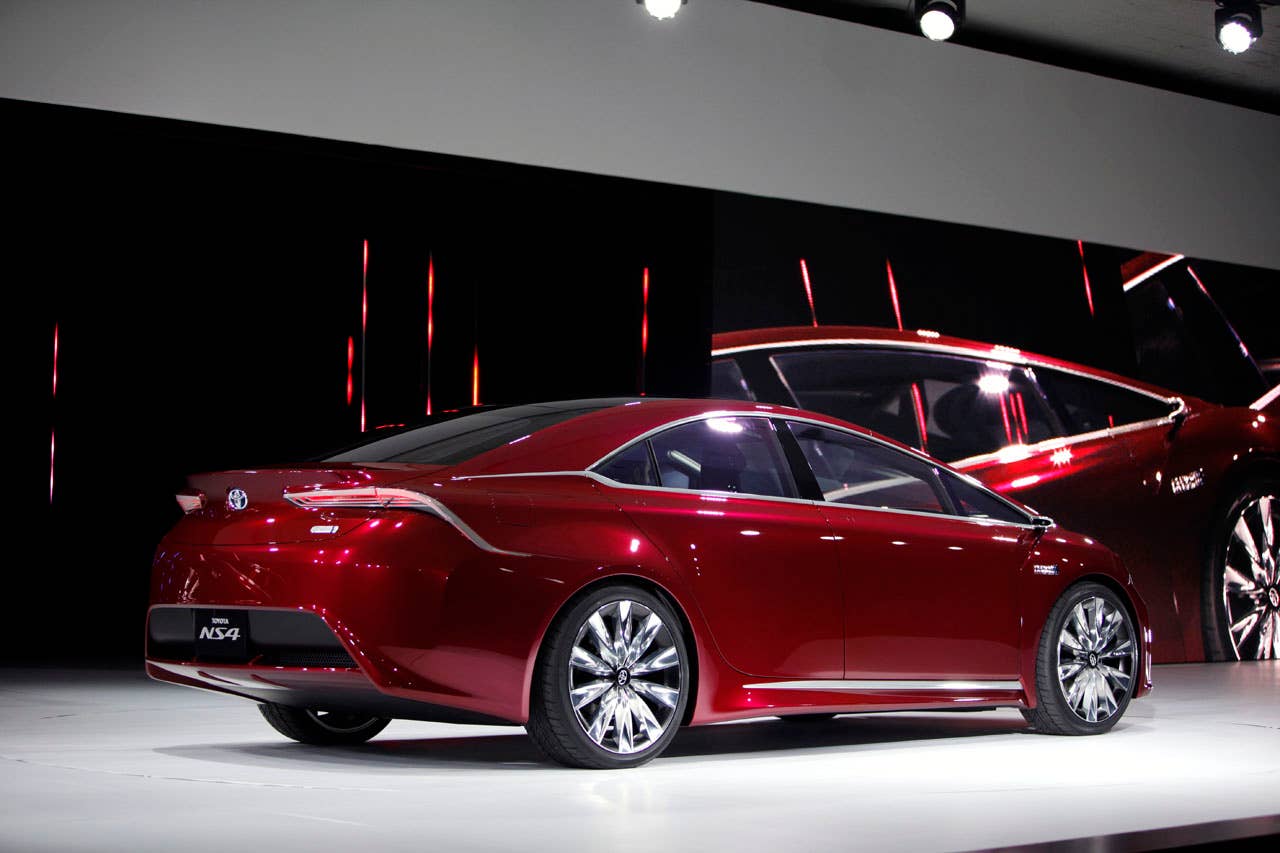 Toyota NS4 Plug-In Hybrid Concept rear 3/4