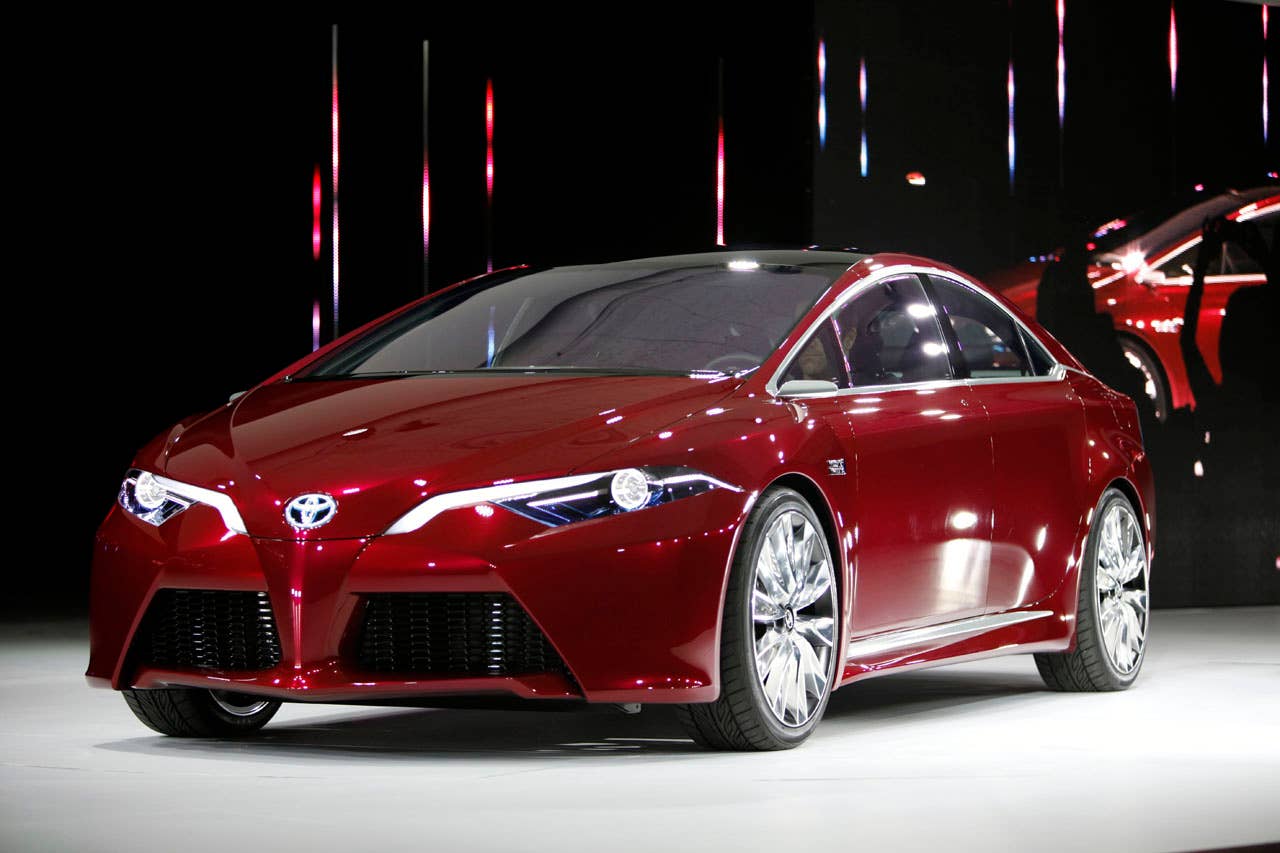Toyota NS4 Plug-In Hybrid Concept front 3/4
