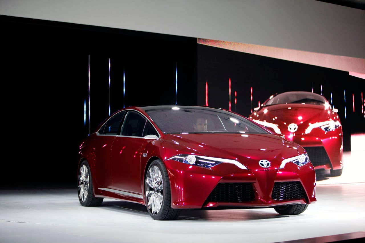 Toyota NS4 Plug-In Hybrid Concept front 3/4