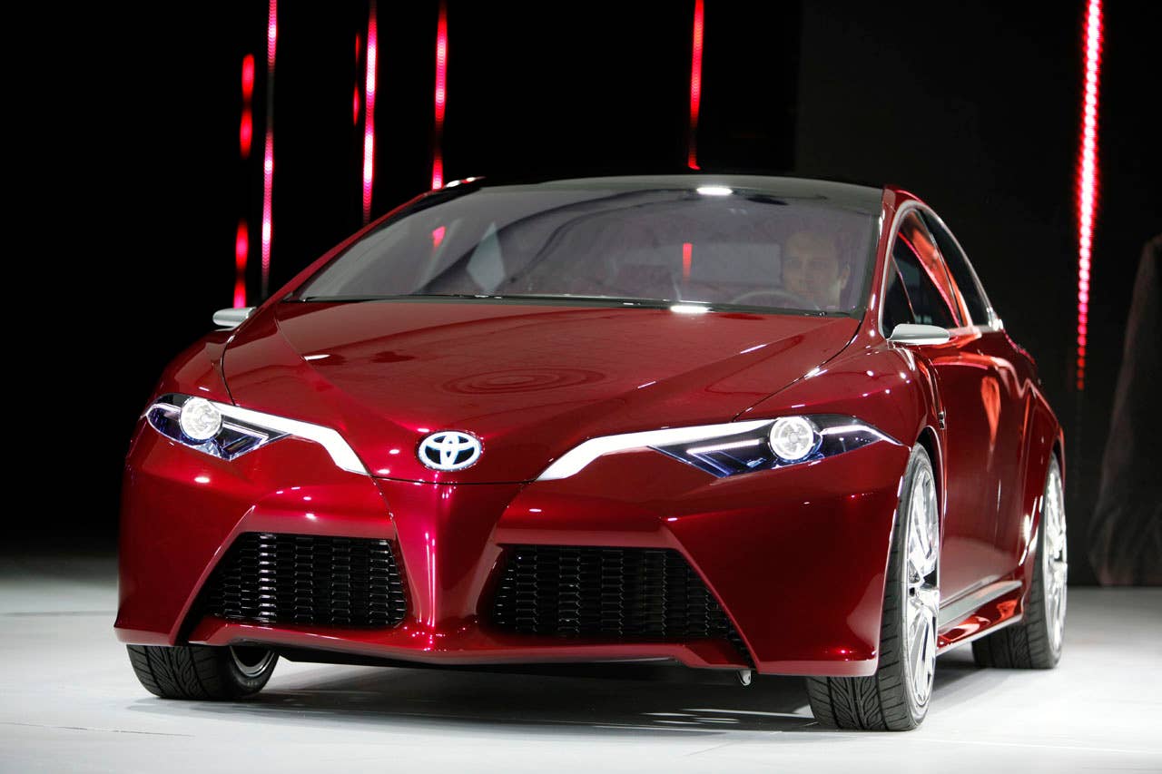 Toyota NS4 Plug-In Hybrid Concept front 3/4
