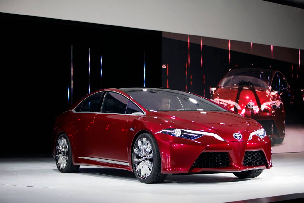 Toyota NS4 Plug-In Hybrid Concept front 3/4