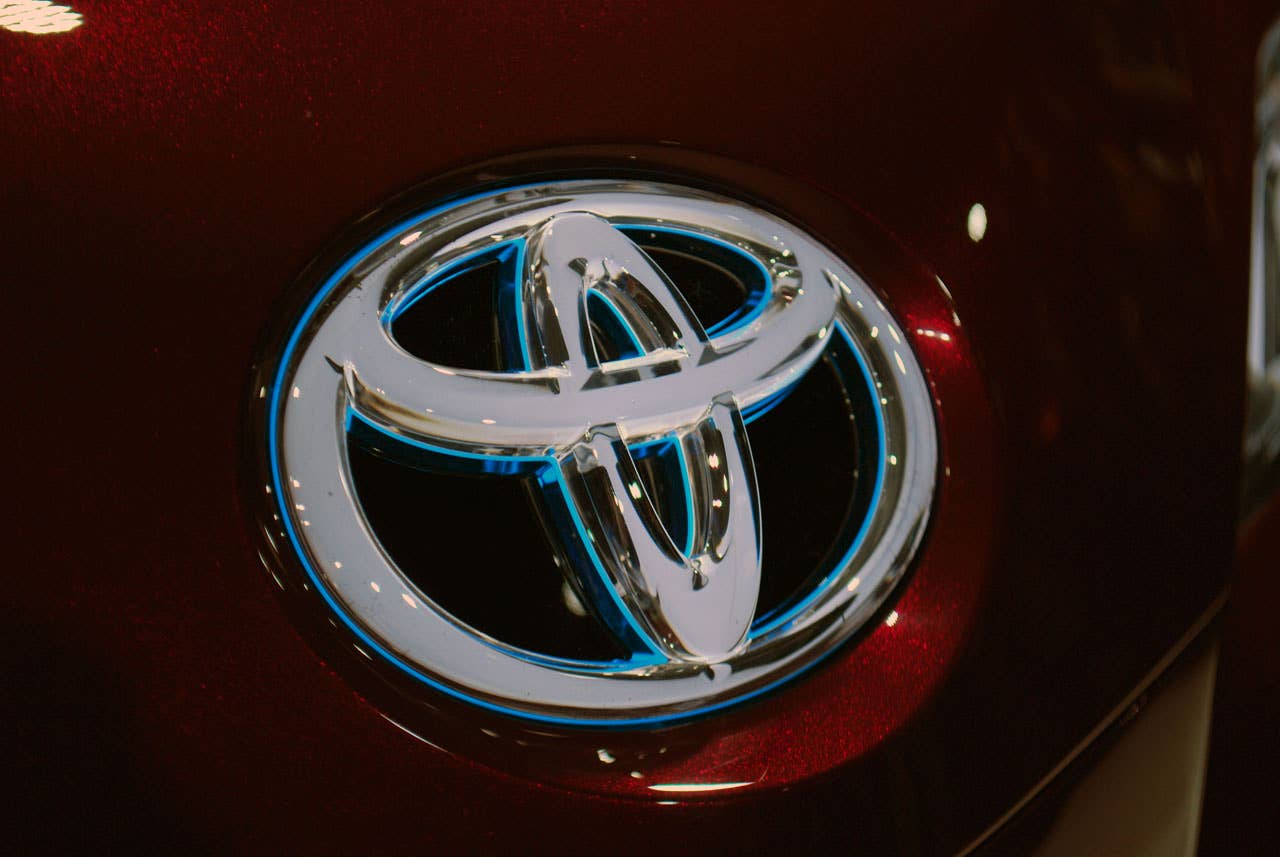 Toyota NS4 Plug-In Hybrid Concept emblem
