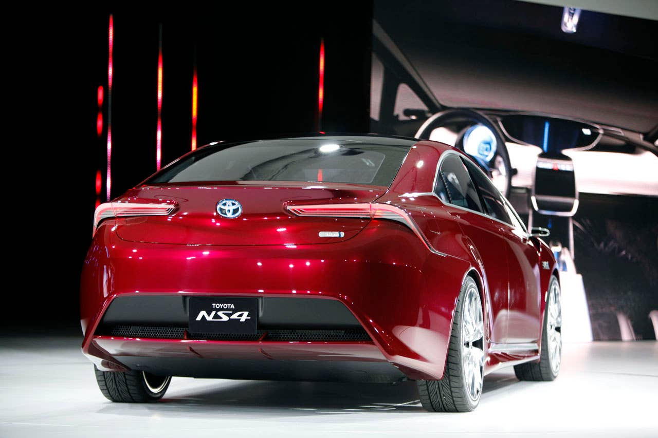 Toyota NS4 Plug-In Hybrid Concept rear 3/4