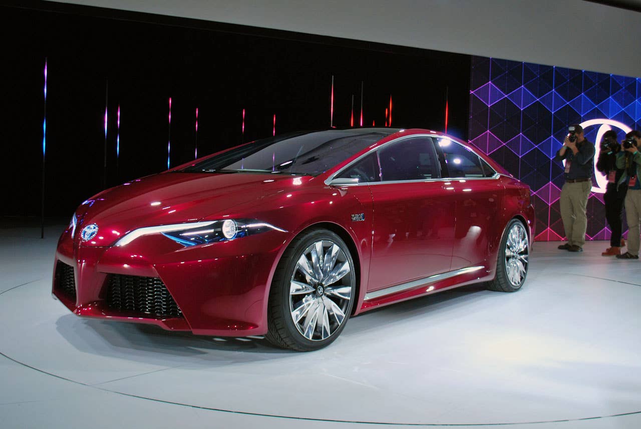 Toyota NS4 Plug-In Hybrid Concept front 3/4