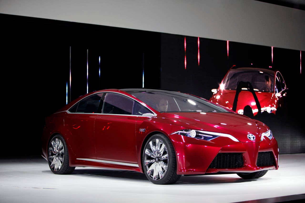 Toyota NS4 Plug-In Hybrid Concept front 3/4