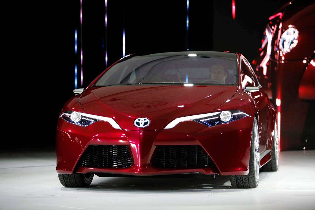 Toyota NS4 Plug-In Hybrid Concept front 3/4
