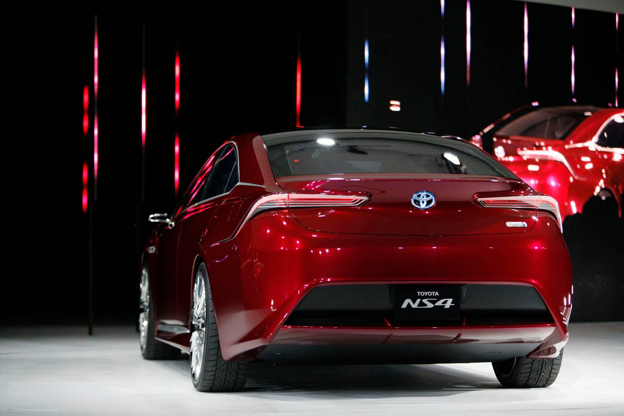 Toyota NS4 Plug-In Hybrid Concept rear 3/4